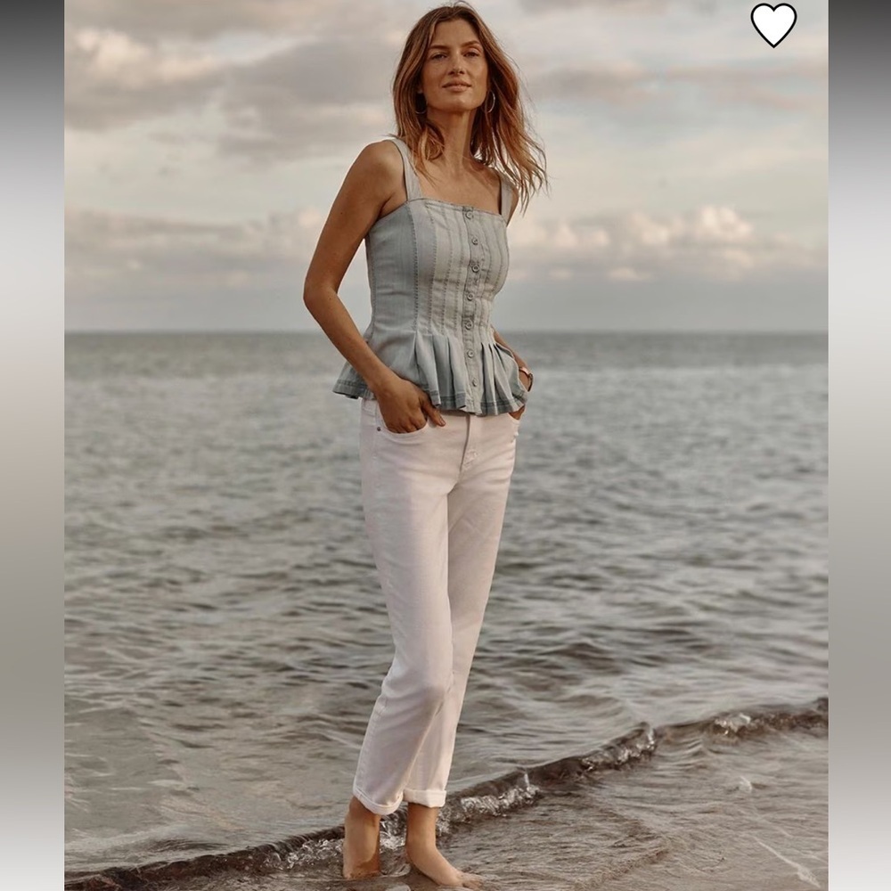 💗 White House/Black Market NWT- Mid-Rise Everyday Girlfriend Jeans Size 4R 💗